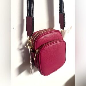 NWOT: Fuchsia colored cross body Mali + Lili Bag (Josie Crossbody Bag)